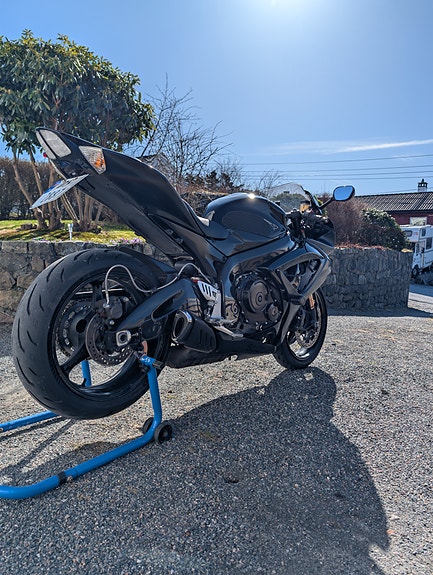 Suzuki GSX-R 750 6 of 12