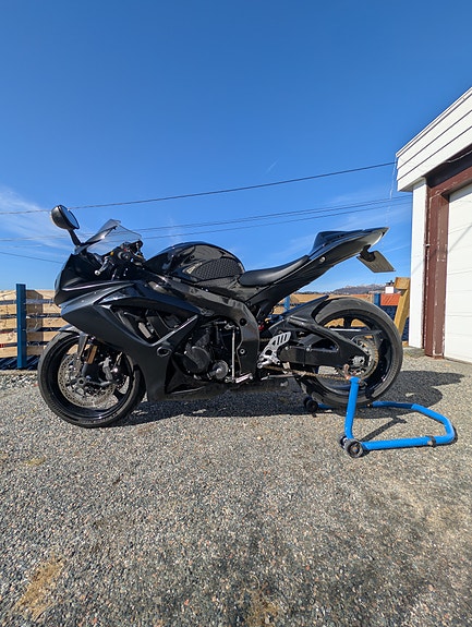 Suzuki GSX-R 750 7 of 12