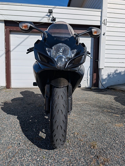 Suzuki GSX-R 750 2 of 12