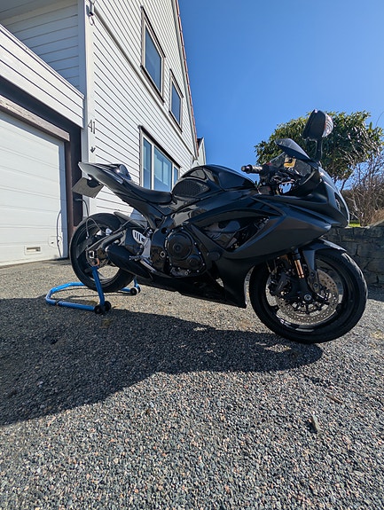 Suzuki GSX-R 750 4 of 12