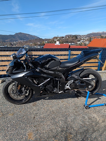 Suzuki GSX-R 750 9 of 12