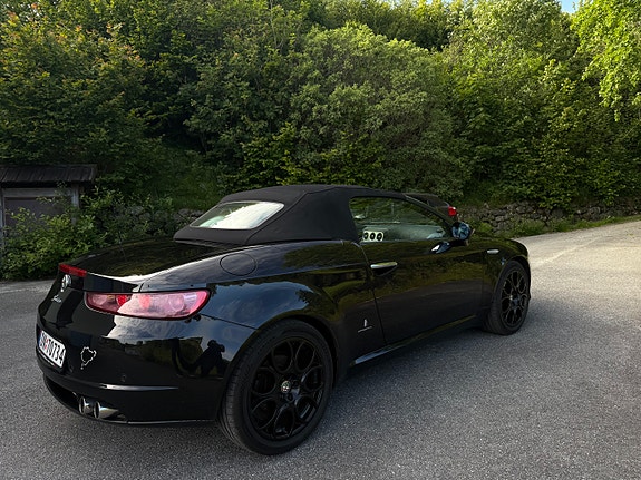 Alfa Romeo Spider 9 of 21