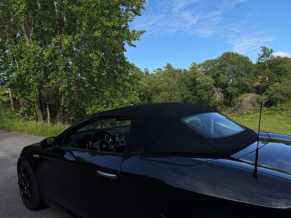 Alfa Romeo Spider 8 of 21