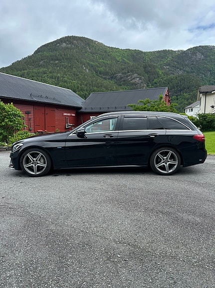 Mercedes-Benz C350 e 4 of 5