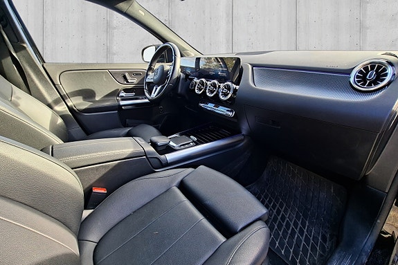 Mercedes-Benz EQA300 17 of 20