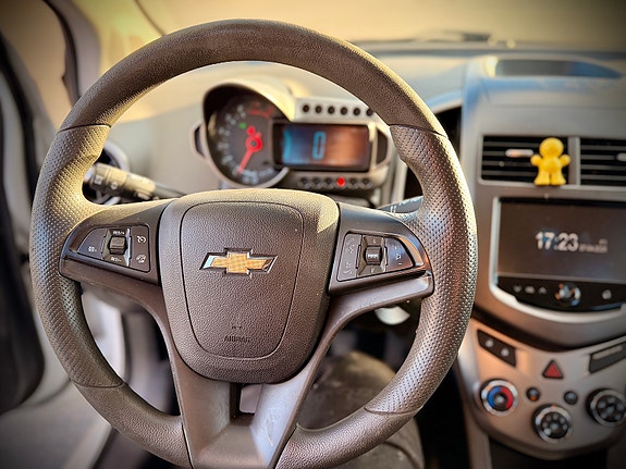 Chevrolet Aveo 21 of 28
