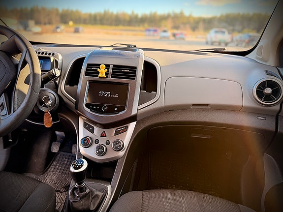 Chevrolet Aveo 20 of 28