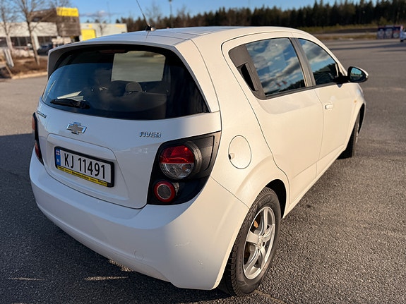 Chevrolet Aveo 12 of 28