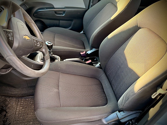 Chevrolet Aveo 17 of 28