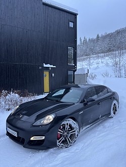 Porsche Panamera 4 of 30