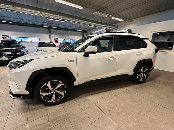 Toyota RAV4 Plug-in Hybrid 11 of 28