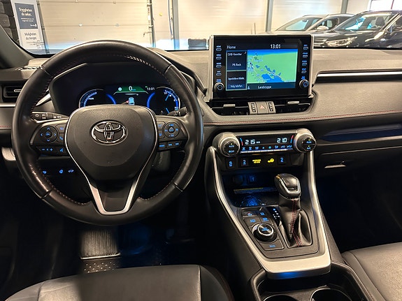Toyota RAV4 Plug-in Hybrid 15 of 28