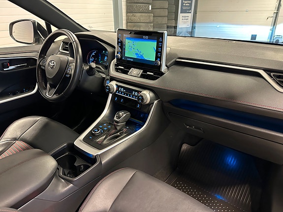 Toyota RAV4 Plug-in Hybrid 19 of 28