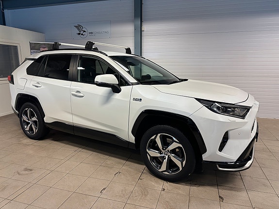 Toyota RAV4 Plug-in Hybrid 2 of 28