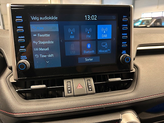 Toyota RAV4 Plug-in Hybrid 26 of 28