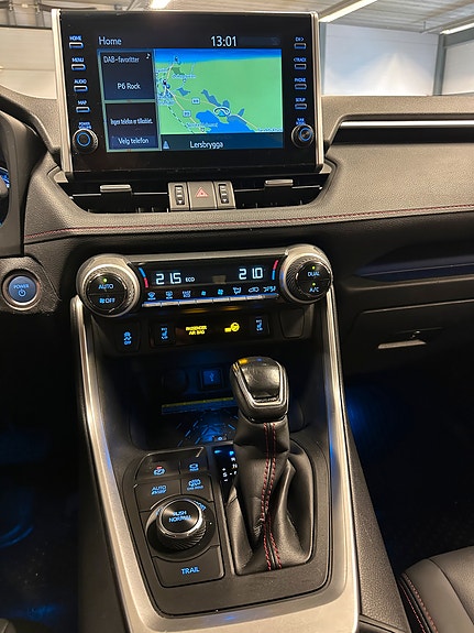 Toyota RAV4 Plug-in Hybrid 22 of 28