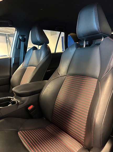 Toyota RAV4 Plug-in Hybrid 14 of 28