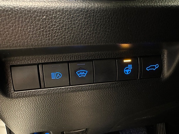 Toyota RAV4 Plug-in Hybrid 23 of 28