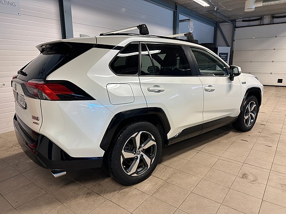 Toyota RAV4 Plug-in Hybrid 4 of 28