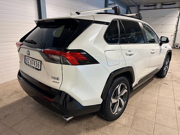 Toyota RAV4 Plug-in Hybrid 8 of 28
