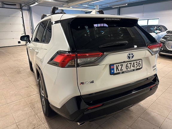 Toyota RAV4 Plug-in Hybrid 10 of 28