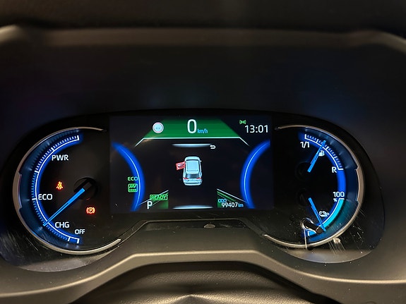 Toyota RAV4 Plug-in Hybrid 17 of 28