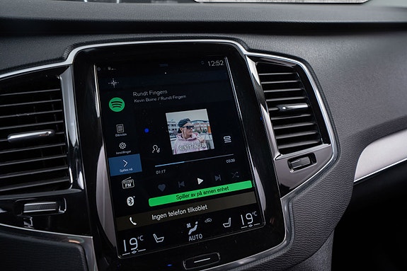Volvo XC90 26 of 30