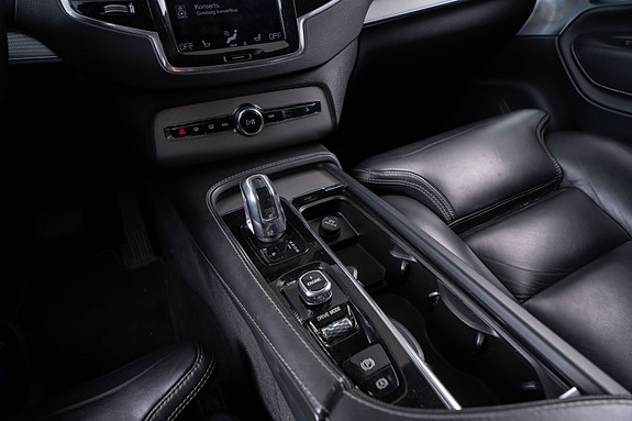 Volvo XC90 16 of 30