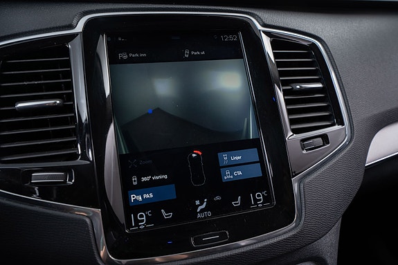 Volvo XC90 23 of 30