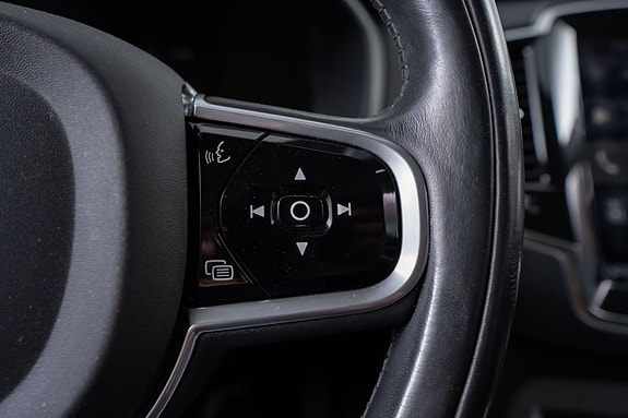 Volvo XC90 17 of 30