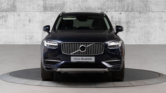 Volvo XC90 2 of 30