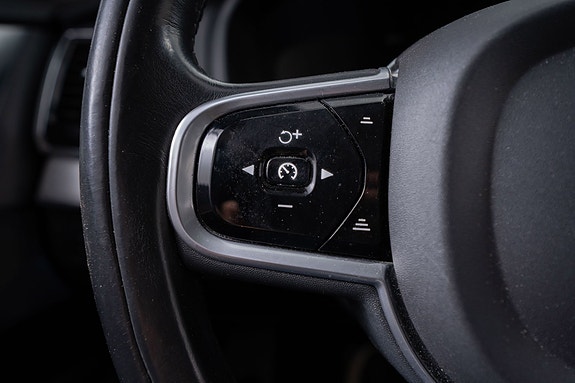 Volvo XC90 18 of 30