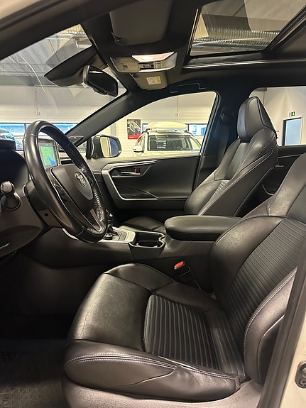 Toyota RAV4 11 of 24