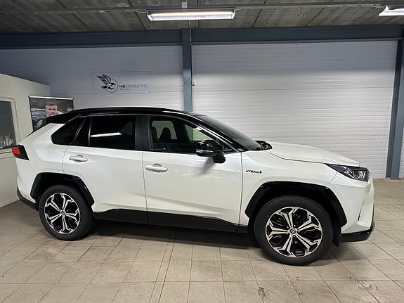 Toyota RAV4 4 of 5