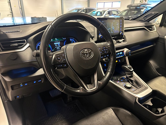 Toyota RAV4 14 of 24