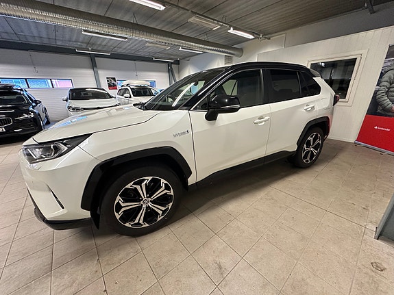 Toyota RAV4 10 of 24