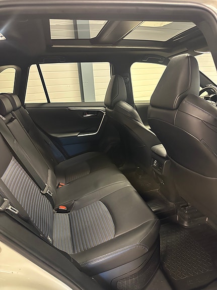 Toyota RAV4 17 of 24