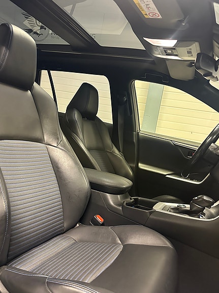 Toyota RAV4 16 of 24