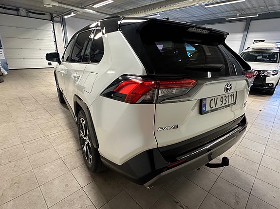 Toyota RAV4 8 of 24