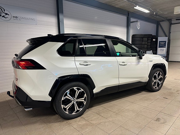 Toyota RAV4 6 of 24