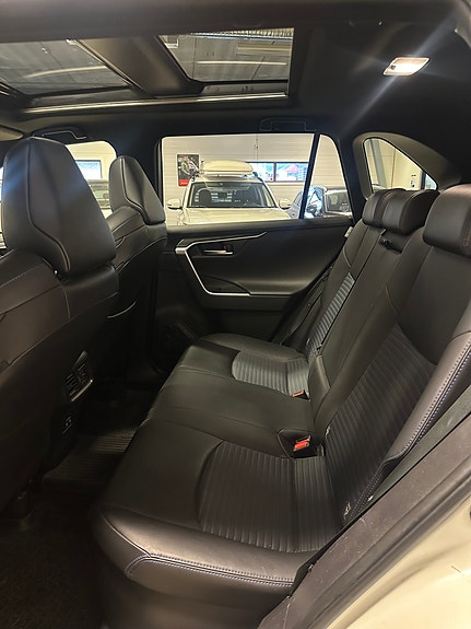 Toyota RAV4 18 of 24
