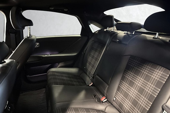 Spesielle First Edition seter - full eksklusivitet