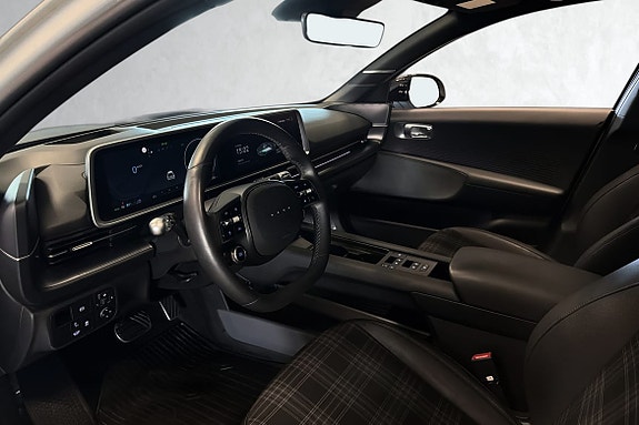 Romslig kupé takket være lang akselavstand