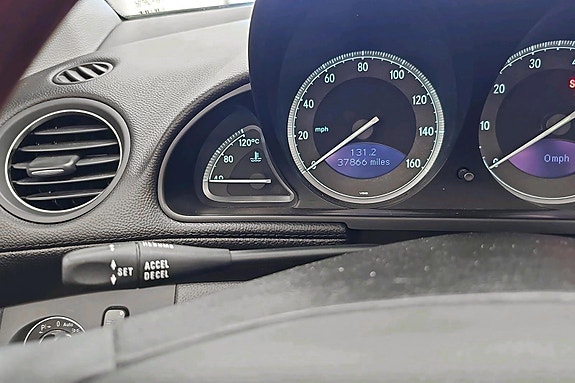 Mercedes-Benz SL500 16 of 24