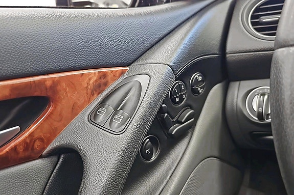 Mercedes-Benz SL500 17 of 24