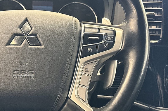 Praktiske rattknapper for trygg og effektiv kjøring i all slags vær.