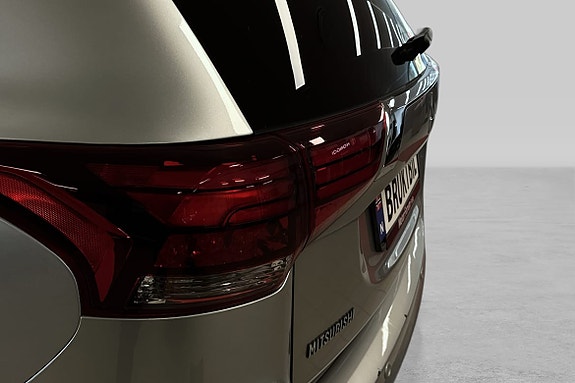 Baklysdesign med fokus på sikkerhet og tydelig synlighet i trafikken.