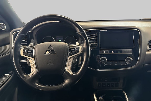 Oversiktlig førermiljø med adaptive funksjoner og enkel menysystemkontroll.