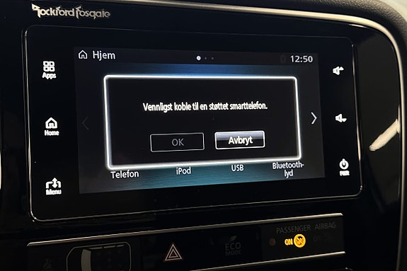 Smart meny med innstillinger og mediekontroll for en moderne kjøreopplevelse.