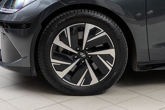 Hyundai Ioniq 6 3 of 5